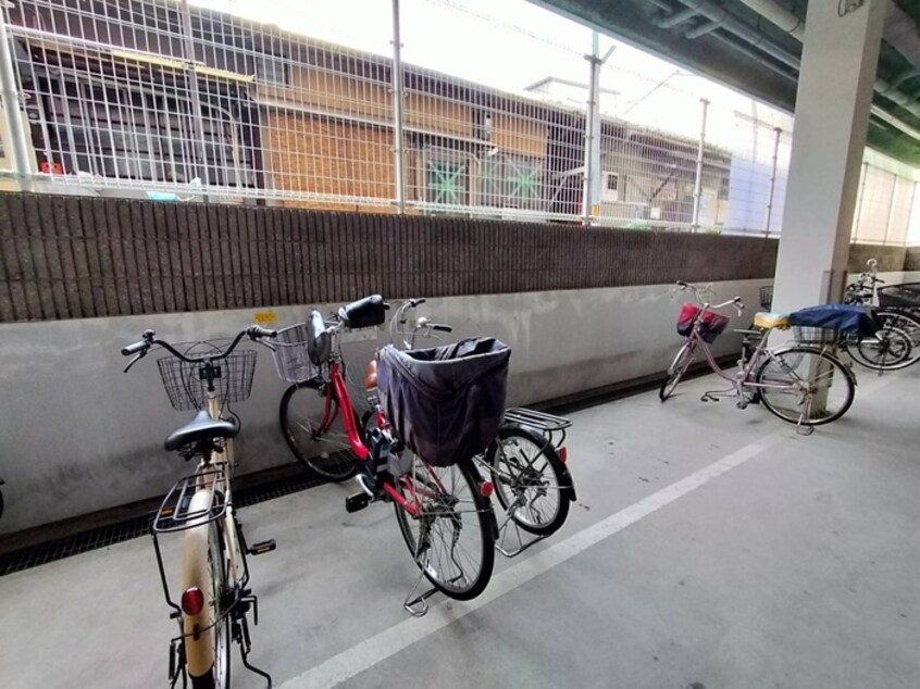 駐輪場 コスモ城東