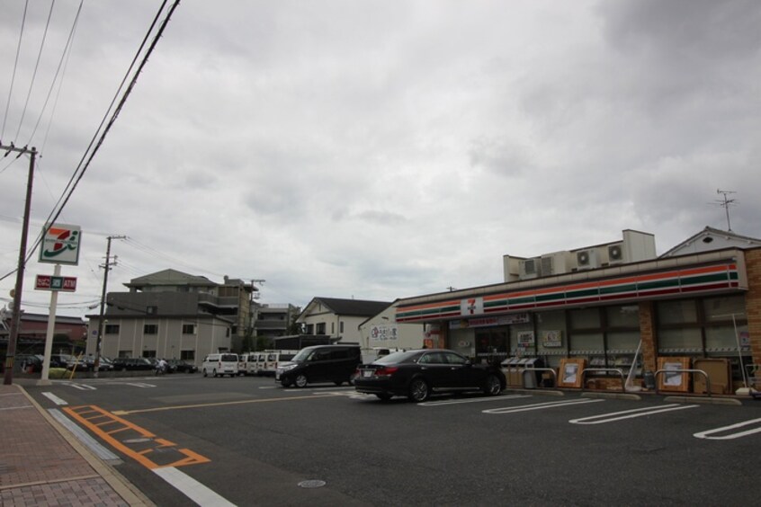 セブンイレブン(コンビニ)まで300m 梅寿園２号館