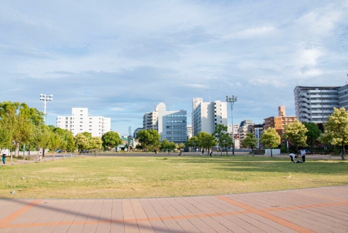 湊川公園(公園)まで190m GENOVIA神戸湊川公園