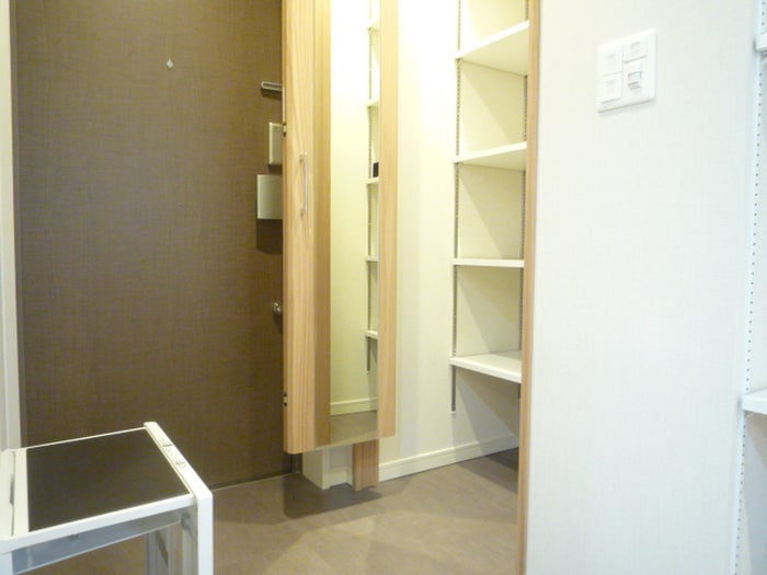 玄関 ＳＴＯＬＺ岸辺