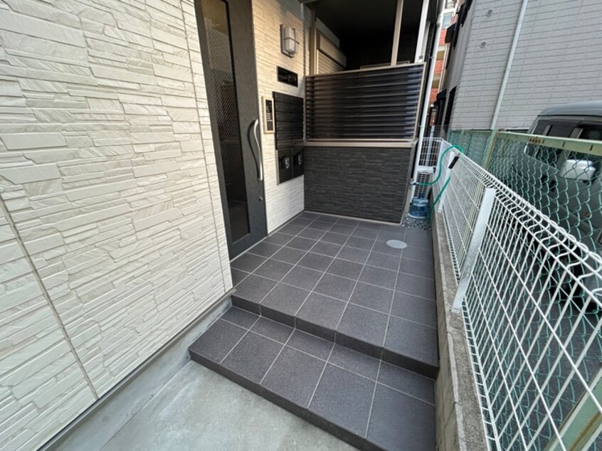 エントランス部分 グリッター沢ノ町