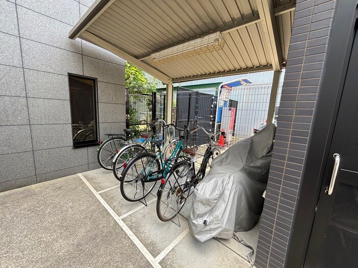 駐輪場 ｺｽﾓﾌﾟﾚﾐｱﾑ･ﾍﾞｲ大阪(404)
