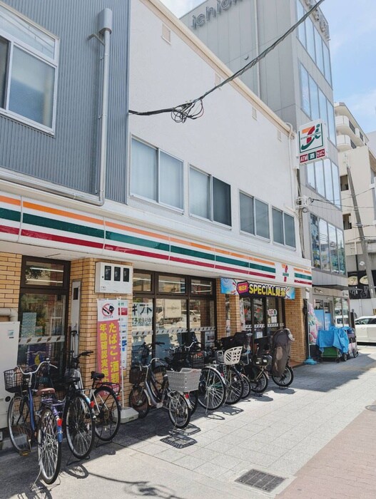 セブンイレブン(コンビニ)まで20m ｺｽﾓﾌﾟﾚﾐｱﾑ･ﾍﾞｲ大阪(404)