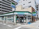 ファミリーマート(コンビニ)まで165m ｺｽﾓﾌﾟﾚﾐｱﾑ･ﾍﾞｲ大阪(404)