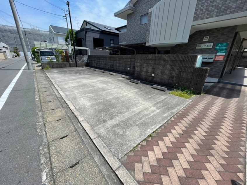 駐車場 フロ－ラ北泉