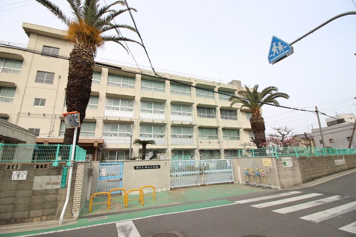 堺市立神石小学校(小学校)まで15m シンセリティ石津　Ａ棟