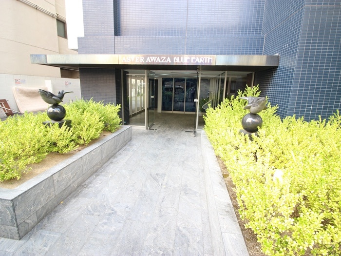 エントランス部分 ｱｽｳﾞｪﾙ阿波座 BLUE EARTH(410)