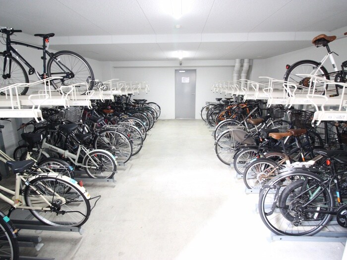 駐輪場 ｱｽｳﾞｪﾙ阿波座 BLUE EARTH(410)