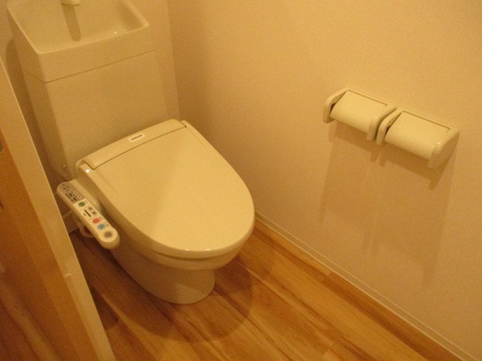 トイレ アヴァンス　エバー中三国ヶ丘