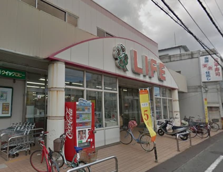 LIFE(スーパー)まで250m ファミール タカゼン Ｗ棟
