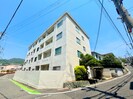 岩園グランドハイツの外観