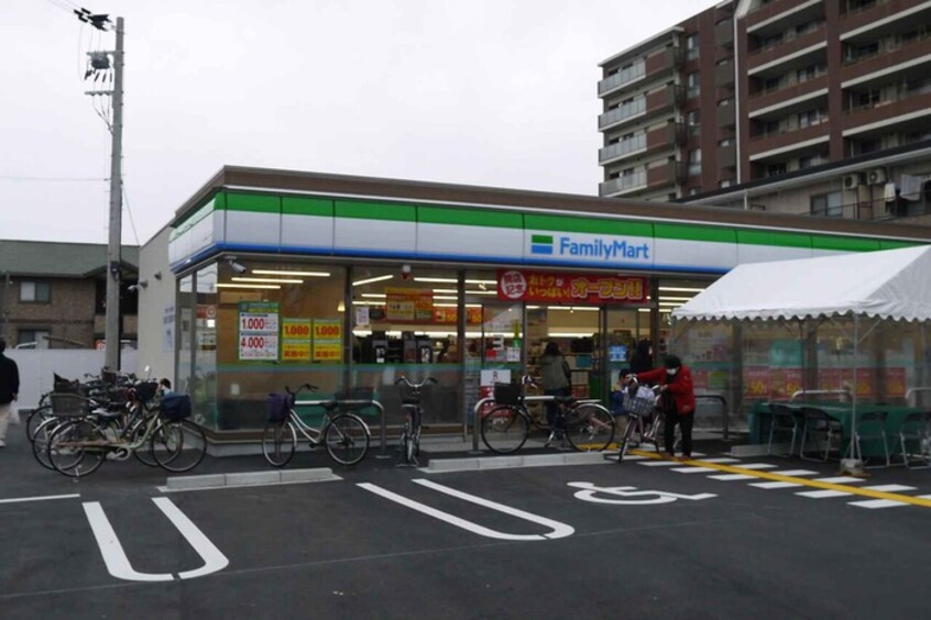 ファミリーマート高槻土橋町店(コンビニ)まで450m パステオ高槻