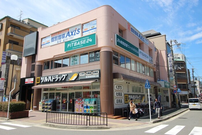 ツルハドラッグ阪急桂駅西口店(ドラッグストア)まで750m ＺＥＮマンション 1