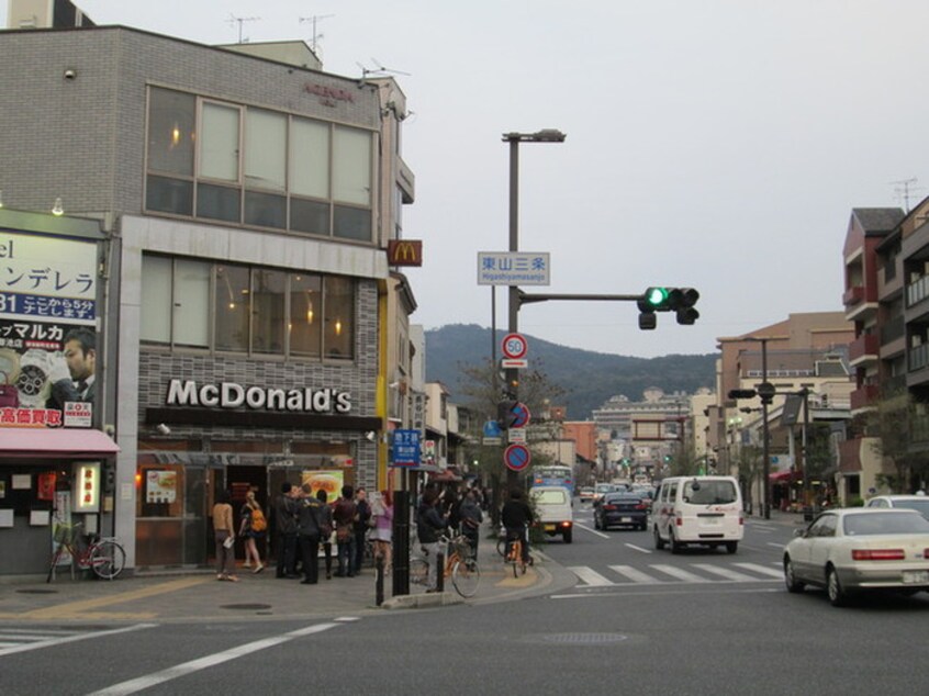 マクドナルド(その他飲食（ファミレスなど）)まで649m シャト－神宮道