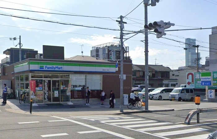 ファミリーマート(コンビニ)まで270m Heimatliebe