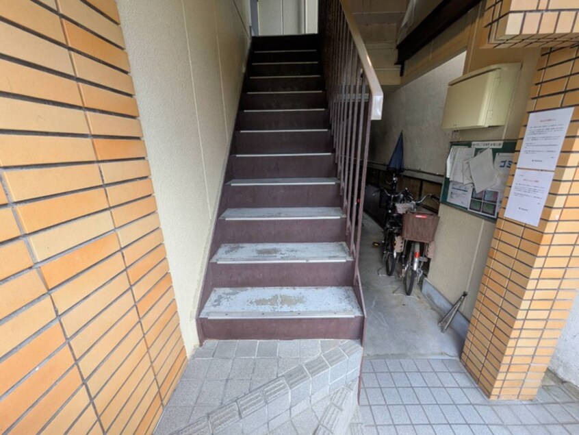 エントランス部分 ビクトリー今里