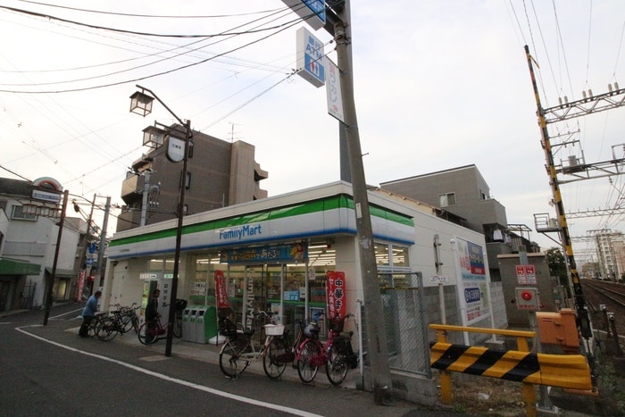 ファミリーマート我孫子前駅西店(コンビニ)まで400m D-roomフォルチェ