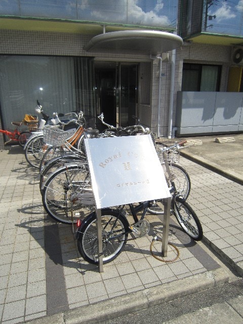 エントランス部分 ロイヤルコ－トⅡ