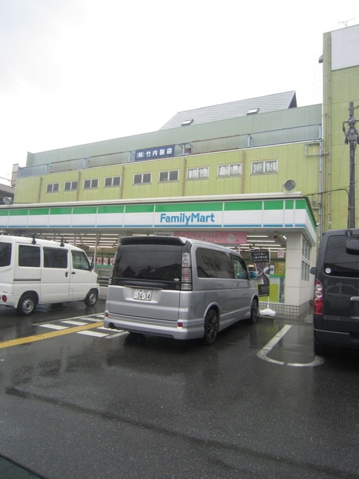 ファミリーマート三ツ島店(コンビニ)まで430m ロイヤルコ－トⅡ