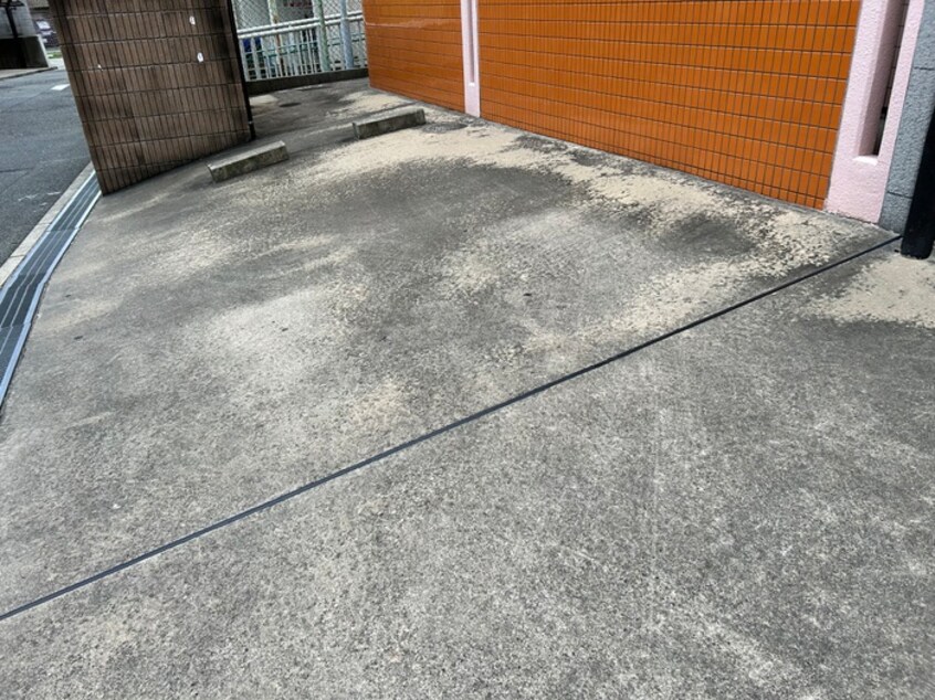 駐車場 ロ－レル関大前
