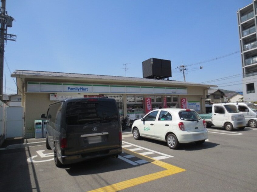 ファミリーマート西京山田店(コンビニ)まで500m 第一 河合マンション