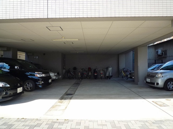 駐車場 ミレニアム