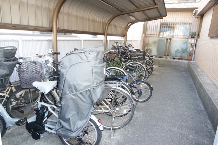 駐輪場 エルヴェ服部