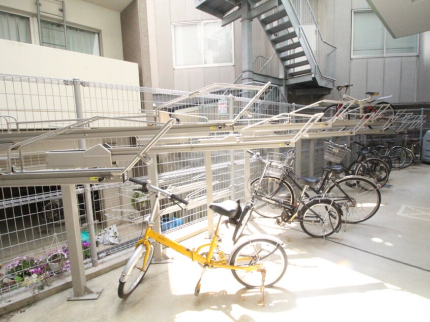 駐輪場 STELLA LUCE 北野坂