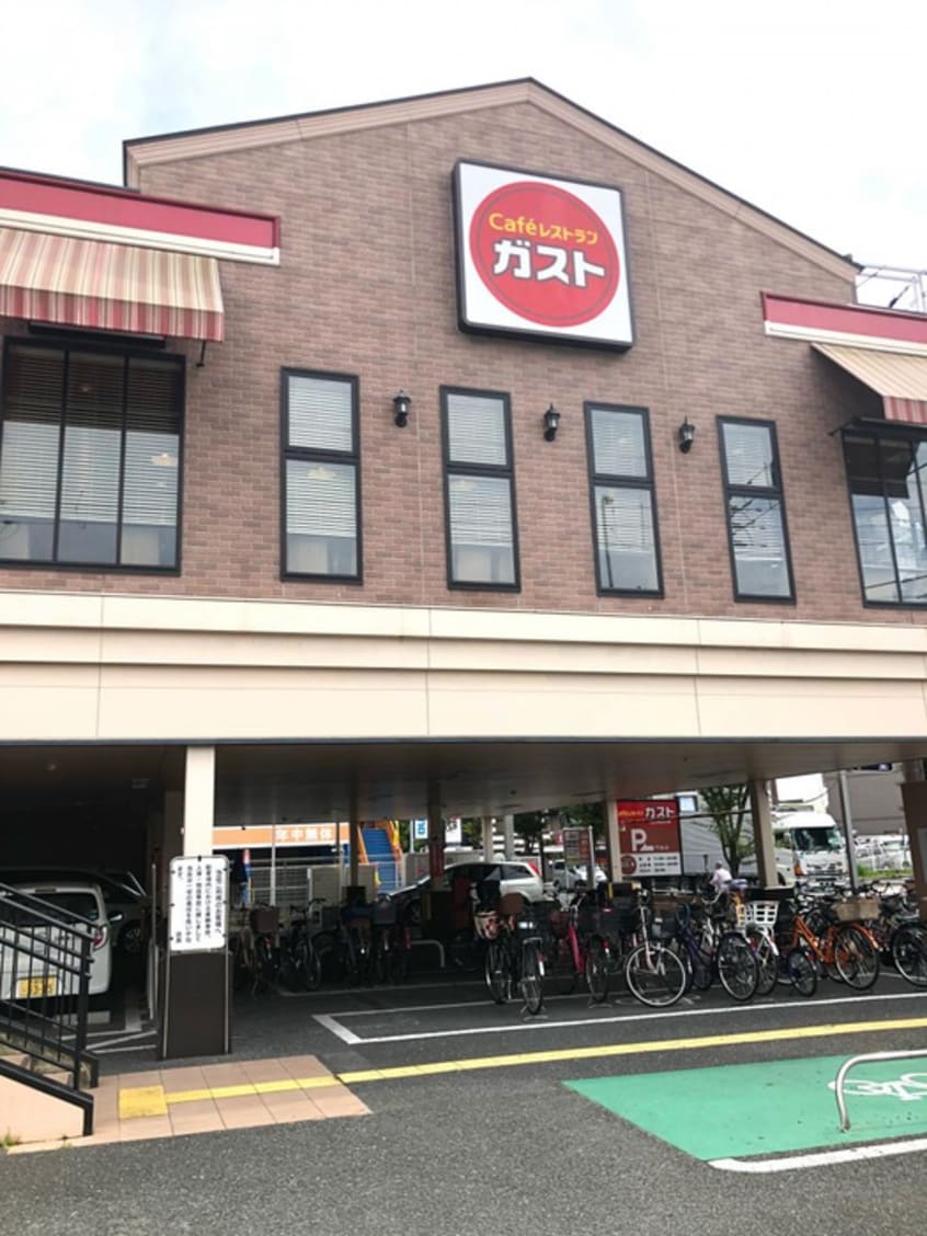 ガスト門真店(その他飲食（ファミレスなど）)まで230m リブリ・コフレ 22