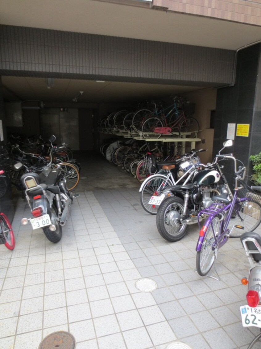 駐輪場 SHICATA SIX BLDG(501)