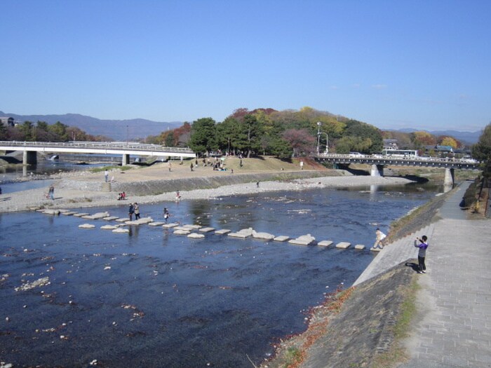 鴨川デルタ(公園)まで400m Ｓ-ＣＯＵＲＴ