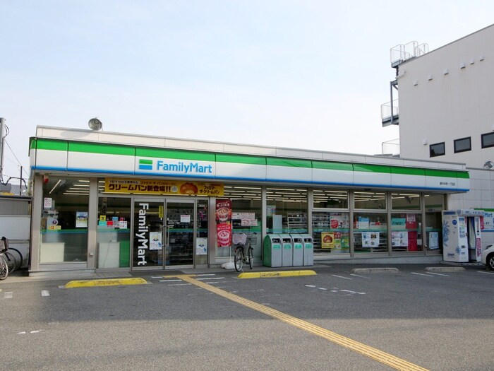 ファミリーマート豊中本町１丁目店(コンビニ)まで160m スタジオ１０８ソシエ本町