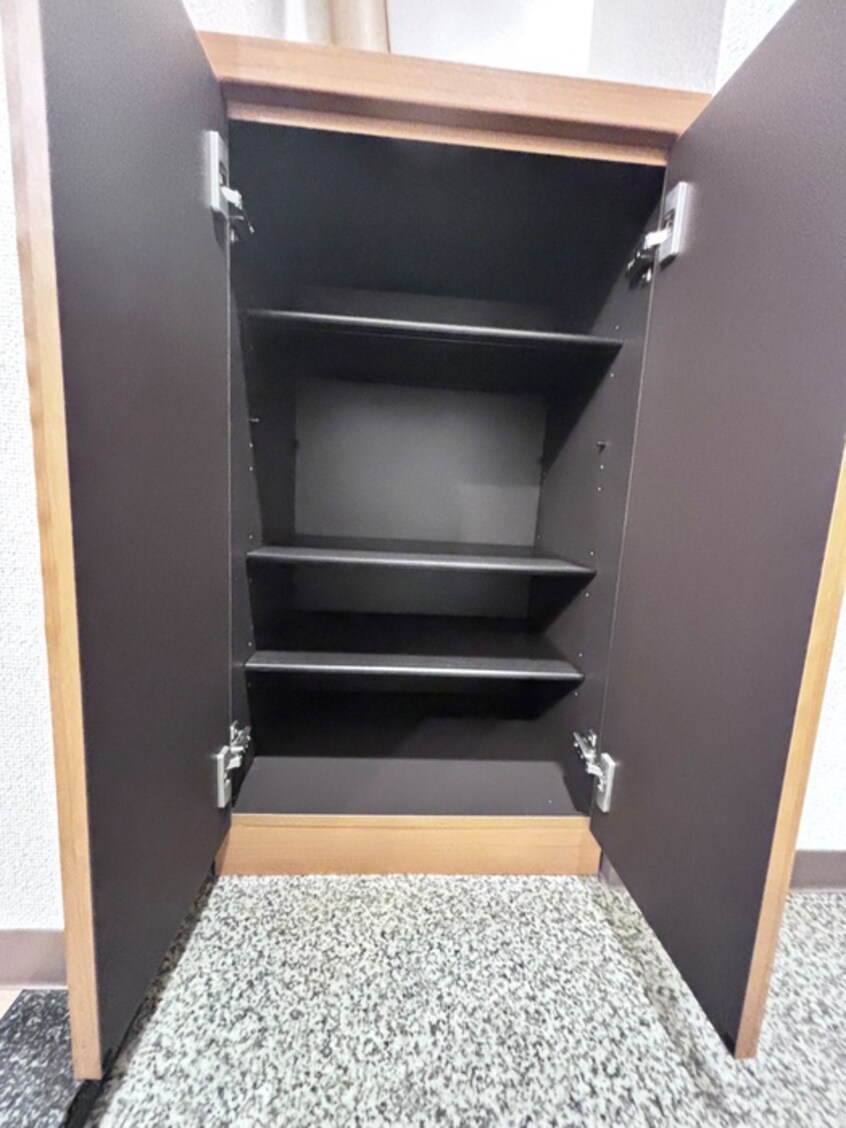 靴箱 SHICATA SIX BLDG(701)