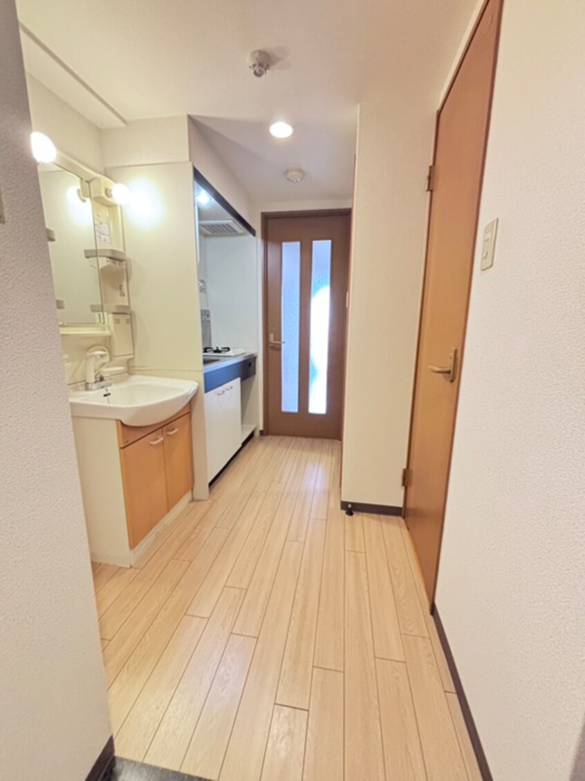 廊下 SHICATA SIX BLDG(701)