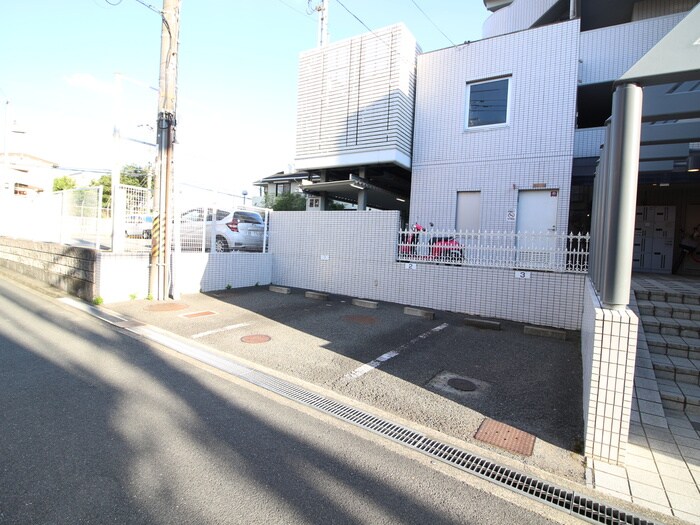 駐車場 リブレ待兼山