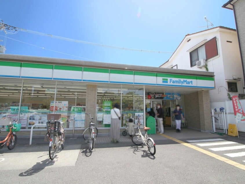 ファミリーマート豊中城山町店(コンビニ)まで514m 城山町貸家