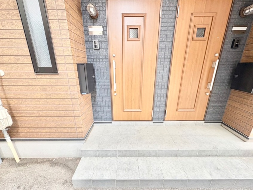 エントランス部分 クラブメゾン川西中央