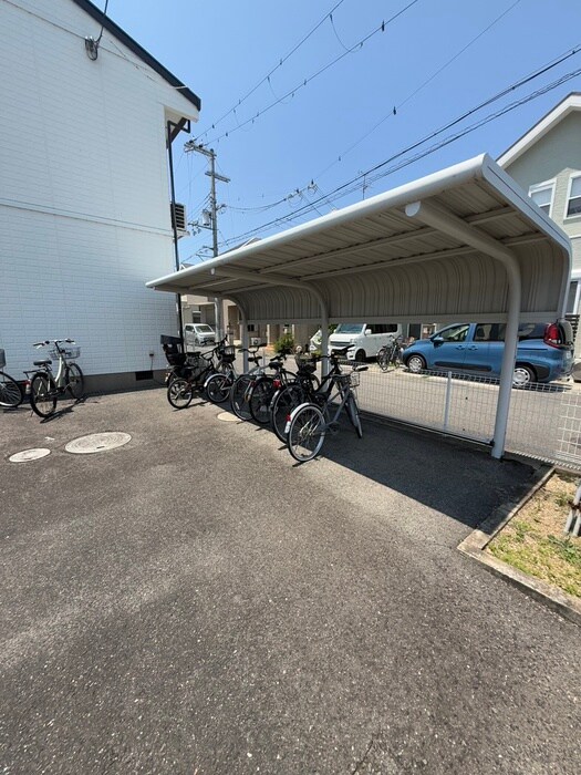 駐輪場 ラッキービレッジ