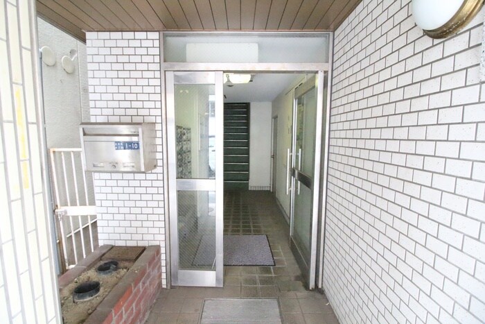 エントランス部分 シャロ－ム中村