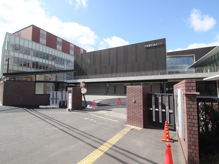 大阪電気通信大学(大学/短大/専門学校)まで2100m 坂本マンション