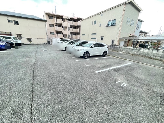 駐車場 ボッセルコ－ト深井