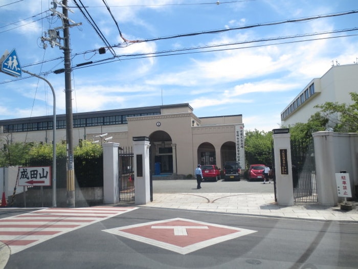 聖母女学院(高等学校/高等専門学校)まで455m コウリヒルズ