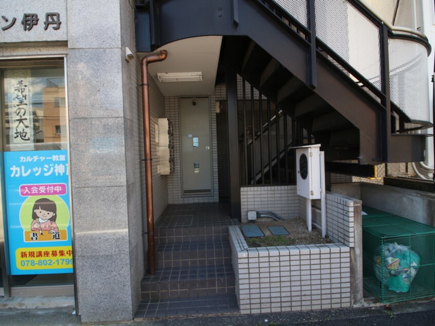 エントランス部分 ハイツアルペン 伊丹