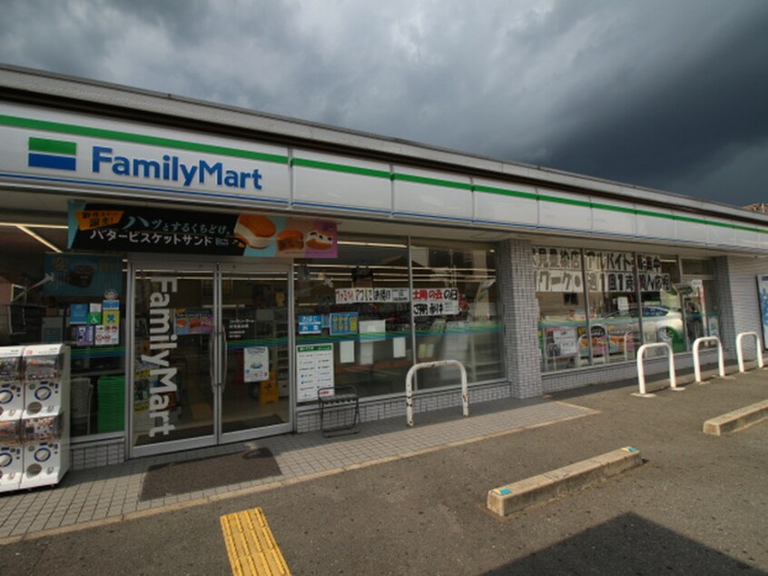ファミリーマート(コンビニ)まで220m ベンリーナ・ココ