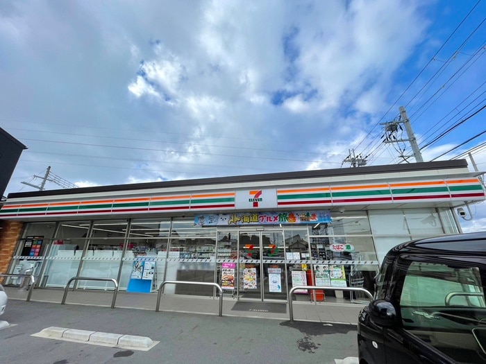 セブンイレブン鷹飼町店(コンビニ)まで2200m Bonheur　水郷B