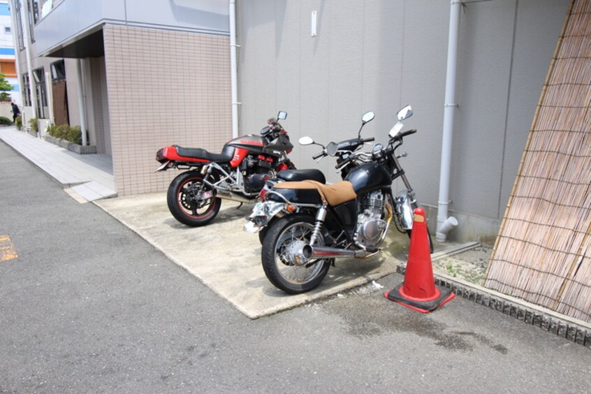 バイク置き場 エクセレント忍ヶ丘