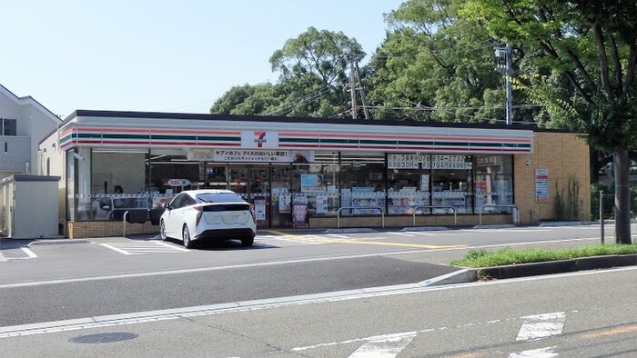 セブン-イレブン 明石荷山町店(コンビニ)まで500m ヴァンヴィレッジ