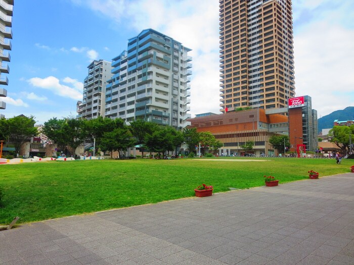 六甲道南公園(公園)まで200m ロイヤル六甲駅前（６０１）