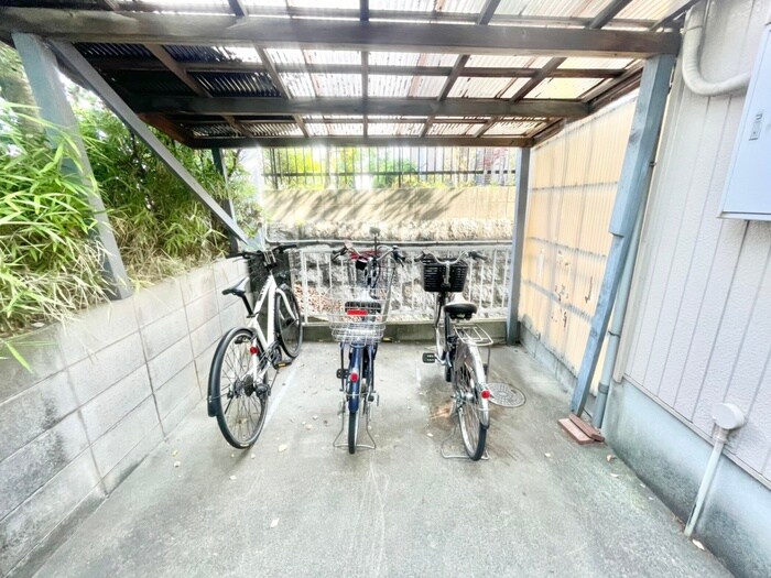 駐輪場 エバ－グリ－ン楠ノ木
