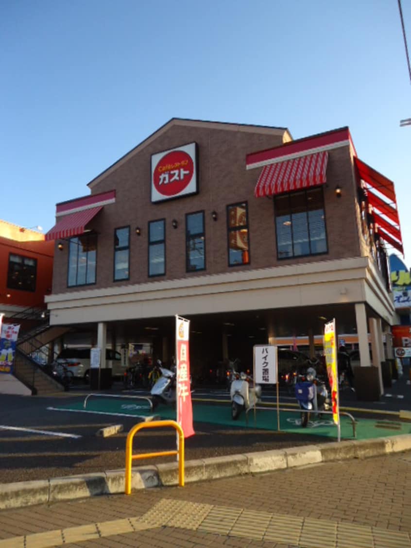ガスト門真店(その他飲食（ファミレスなど）)まで185m エバ－グリ－ン楠ノ木